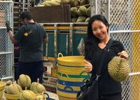 Wouw! Juragan Durian Ini Akan Beri Uang Rp 4,4 Miliar Untuk Calon Mantunya