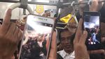 Desak-desakan! Potret Jokowi Pulang Kerja Naik KRL