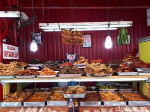 Nikmatnya Nasi Kapau Legendaris Hj. Zaidar dengan Gulai Tambusu