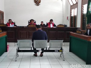 Dituntut 5 Tahun Suap Kalapas, Fahmi Darmawansyah: Saya Menyesal