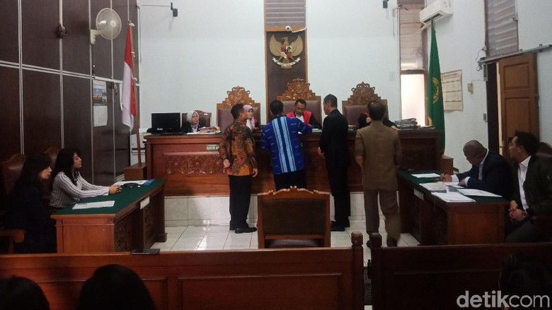Sidang Gugatan Rp 1 T Terkait Dugaan Pencabulan Eks Dewas BPJS-TK Ditunda Sidang Gugatan Rp 1 T Terkait Dugaan Pencabulan Eks Dewas BPJS-TK Ditunda