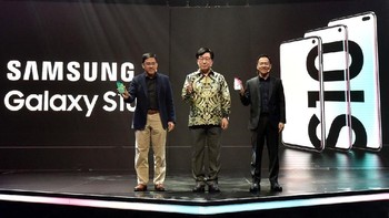 Untuk Galaxy S10, yang masuk ke sini adalah versi RAM/ROM 8GB/128GB. Soal pilihan warna, yang tersedia adalah Prism White, Prism Black, dan Prism Green. Foto: dok. Samsung