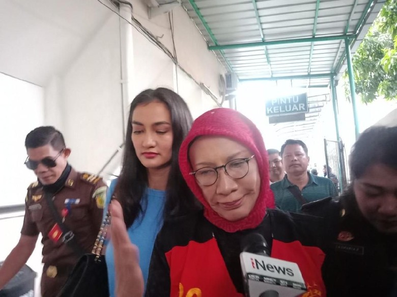 Ratna Sarumpaet Pasrah Tahanan Kota Ditolak: Masa Saya Marah-marah Ratna Sarumpaet Pasrah Tahanan Kota Ditolak: Masa Saya Marah-marah