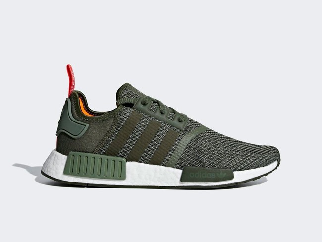 Jasa pengiriman Forward2me merangkum data untuk sneakers paling populer dunia berdasarkan Instagram. Di posisi pertama, ternyata ada Adidas NMD yang memiliki sampai 5,7 hashtag di Instagram. Foto: Adidas
