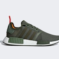Jasa pengiriman Forward2me merangkum data untuk sneakers paling populer dunia berdasarkan Instagram. Di posisi pertama, ternyata ada Adidas NMD yang memiliki sampai 5,7 hashtag di Instagram. Foto: Adidas