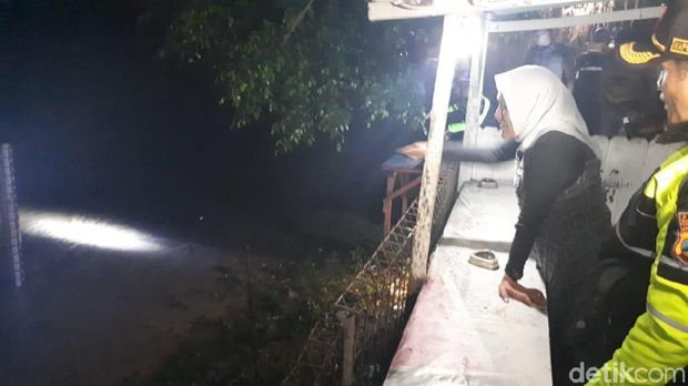 Bupati Anna sidak Bengawan Solo