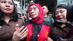 Lagi Ratna Sarumpaet Salam 2 Jari di Sidang Eksepsi