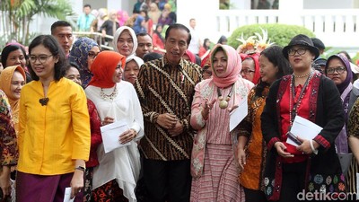 Jokowi Cerita Perjuangan Sang Ibu pada Perempuan Arus Bawah