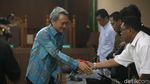 Divonis 4 Tahun Penjara Eddy Sindoro Tertunduk Lesu
