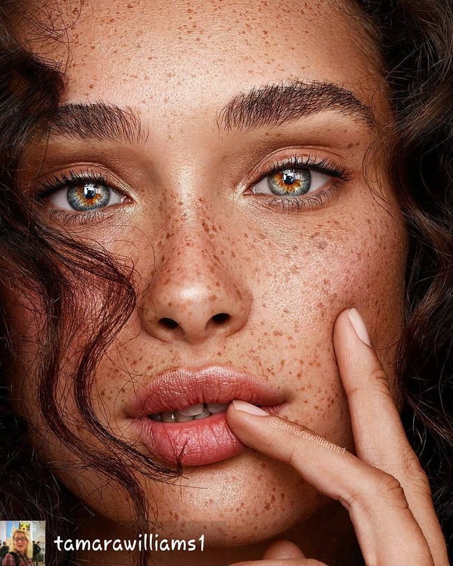 Warna mata model ini membuatnya seperti pakai lensa kontak. Instagram: @taiitaiigordon