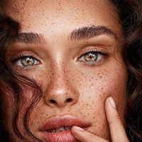 Warna mata model ini membuatnya seperti pakai lensa kontak. Instagram: @taiitaiigordon