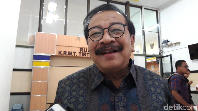 Pakdhe Karwo Sarankan Andi Arief Mundur dari Partai dan Minta Maaf Pakdhe Karwo Sarankan Andi Arief Mundur dari Partai dan Minta Maaf