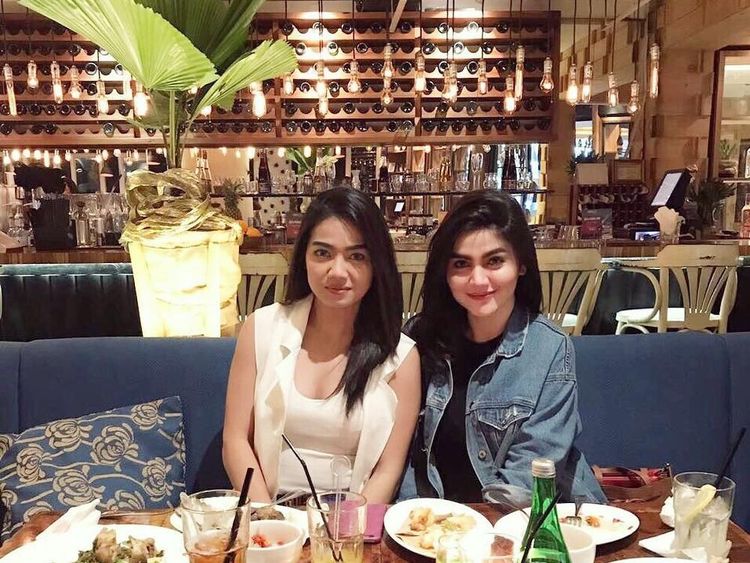 Doyan Makan Pete, Lihat  Momen Kulineran Hilda Vitria Bareng Billy Syahputra