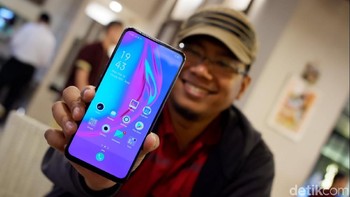  Menariknya F11 Pro membawa banyak pembaruan. Foto: Adi Fida Rahman/detikINET