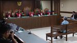 Divonis 4 Tahun Penjara Eddy Sindoro Tertunduk Lesu