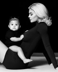 Baru Satu Tahun, Anak Kylie Jenner Udah Doyan Makan Sushi