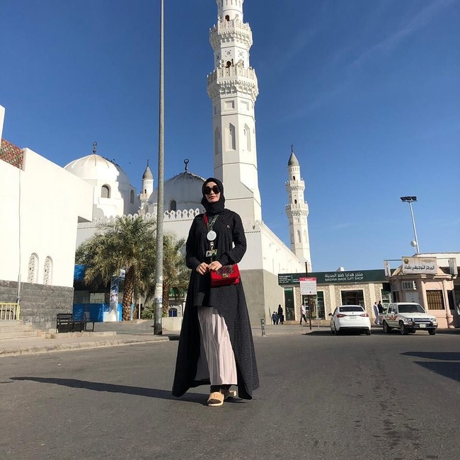 Cantik neng, saya lebih suka melihat neng berhijab,aurah muslimahnya cerah bangat, ungkap pengguna Instagram bernama @irwanabaali. Foto: Instagram