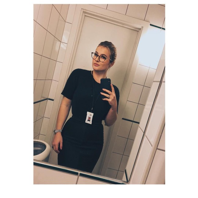 Meski mendapat warisan, Katharina tetap mencari penghasilan sendiri. Tahun lalu, ia sempat mengunggah foto dirinya saat hari pertama magang di firma Ernst & Young. (Foto: Instagram/@kgandresen)