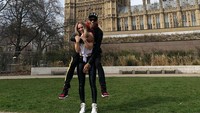 Pose yang sama diulangi David ketika mengucapkan ulang tahun ke Winona. Dari latar belakangnya, sepertinya mereka berfoto di London, Inggris. (Instagram/@davidneres)