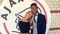 Tak hanya di luar lapangan, dukungan Kara Winona juga ditunjukkan saat David bertanding di stadion. Pantas jika performa David Neres moncer di lapangan. (Instagram/@davidneres)