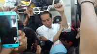 Bey mengatakan, banyak yang terkejut dengan kehadiran Jokowi di kereta tersebut. Dia juga mengatakan banyak yang meminta foto dan salaman.