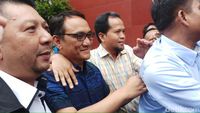 Andi Arief tiba di Gedung BNN untuk menjalani rehabilitasi