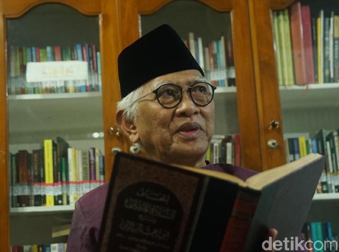 KH Mustofa Bisri (Gus Mus)