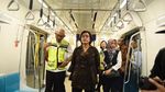 Senangnya Sri Mulyani Sore-sore Jajal MRT