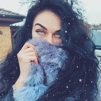 Wanita cantik ini juga punya warna mata biru. Namun warna biru pada mata model sekaligus penari tersebut lebih transparan. Fitur yang memikat tersebut pun membuat finalis ratu kecantikan ini tak perlu banyak riasan di bagian mata. Instagram: @domineckamarkova