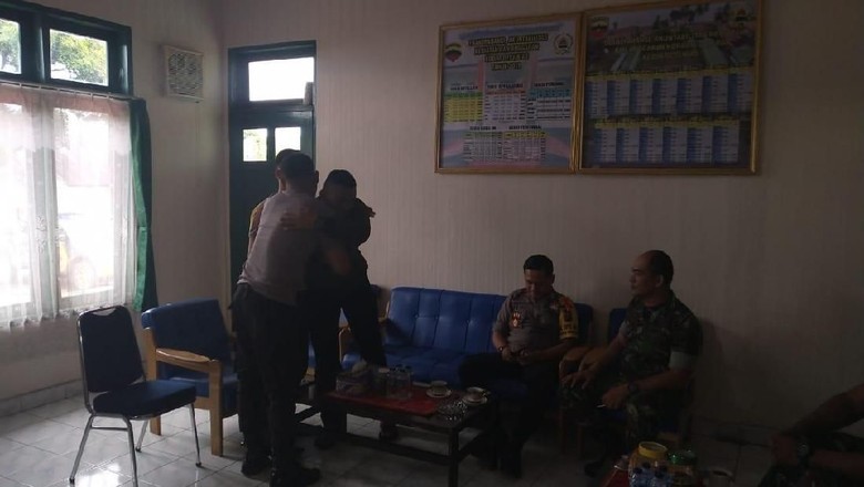 Viral Oknum TNI vs Polisi di Nias Gegara Nyalip Motor Berujung Damai Viral Oknum TNI vs Polisi di Nias Gegara Nyalip Motor Berujung Damai