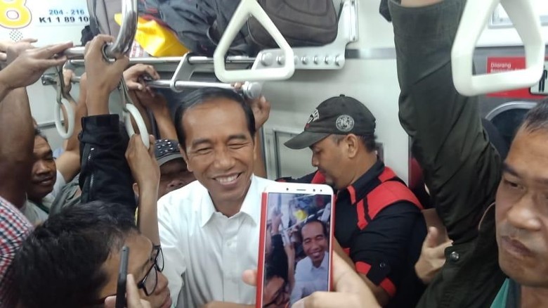 Jokowi Desak-desakan Naik KRL, Fahri Hamzah: Ya Ini Kan Musim Kampanye Jokowi Desak-desakan Naik KRL, Fahri Hamzah: Ya Ini Kan Musim Kampanye
