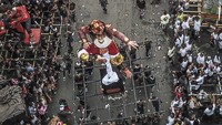 Sebanyak 150 ogoh-ogoh turut hadir dalam pawai menjelang perayaan Hari raya Nyepi di kota Mataram, NTB. Antara Foto/Ahmad Subaidi.
