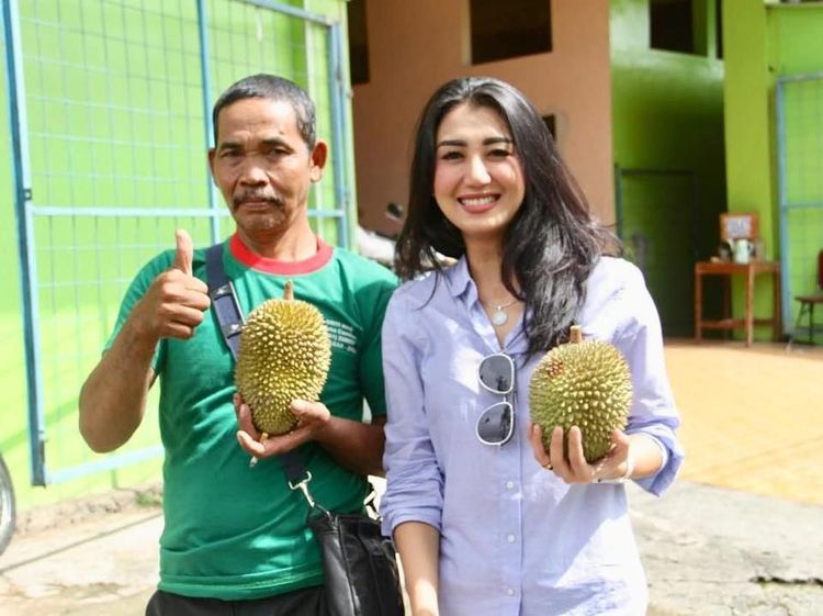 Tepis Gosip Soal AA, Caleg Cantik Livy Andriany Sibuk Kulineran Bareng Warga Jateng