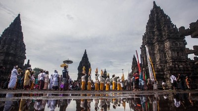 Melihat Prosesi Tawur Agung Kesanga di Candi Prambanan