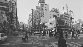 Kembali suasana salah satu sudut Shibuya direkam pada tahun 1974. Foto: Vintages