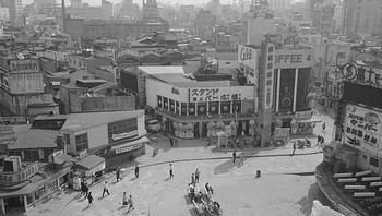 Kondisi pada tahun 1965 di Shinbashi Station. Foto: Vintages