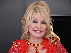 Video: Yayasan Dolly Parton dapat USD 2 Juta dari Taylor Swift-Travis Kelce