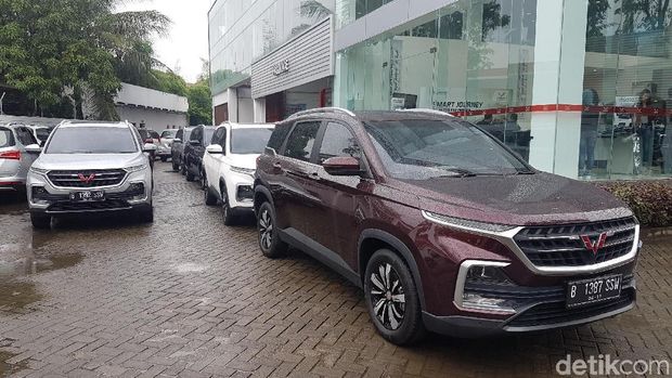 Wuling Almaz