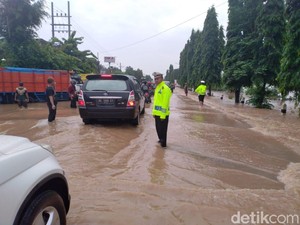 Terendam Banjir, Jalur Arteri Madiun-Surabaya Macet 2 Km