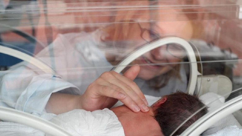 Menyusui bayi di NICU/ Foto: iStock Menyusui bayi di NICU/ Foto: iStock