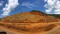 Pertama, terkait terminal PT BPS yang sampai saat ini belum memiliki rekomendasi penetapan lokasi dari Gubernur dan izin penetapan lokasi dari Menteri Perhubungan serta izin pembangunan dan pengoperasian dari Dirjen Perhubungan Laut. Kedua, dalam kegiatan pertambangan PT BPS telah melakukan kegiatan dalam kawasan hutan produksi terbatas dan tidak memiliki izin  pinjam pakai kawasan hutan. Foto: dok. Forsemesta