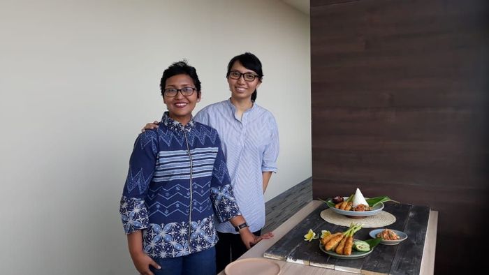 (Ki-ka) Food stylist Fajar Ayuningsih dan food photographer Peny Pujiati usai sesi hands-on dalam workshop Food Fashion. Foto: Tia Reisha/detikcom (Ki-ka) Food stylist Fajar Ayuningsih dan food photographer Peny Pujiati usai sesi hands-on dalam workshop Food Fashion. Foto: Tia Reisha/detikcom
