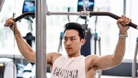 Ke gym juga dibutuhkan loh, apalagi kamu yang kepengin punya bentuk badan yang kering abis. (Foto: Instagram/kennyharyanto, ditampilkan atas izin yang bersangkutan.)