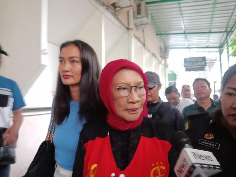 Pengajuan Tahanan Kota Ratna Sarumpaet Ditolak, Atiqah Hasiholan Tak Mundur Pengajuan Tahanan Kota Ratna Sarumpaet Ditolak, Atiqah Hasiholan Tak Mundur