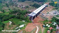 Kementerian Pekerjaan Umum dan Perumahan Rakyat (PUPR) terus mendorong penyelesaian pembangunan Jalan Tol Cileunyi-Sumedang-Dawuan (Cisumdawu) sepanjang 60,47 Km. Seksi 1 dan 2 sepanjang 27,62 Km ditargetkan rampung September 2019. Foto: Dok. Kementerian PUPR