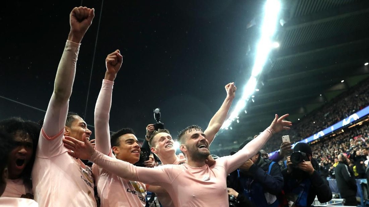 Manchester United lolos dramatis di markas Paris Saint-Germain. (Foto: Julian Finney/Getty Images)