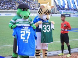 Maskot Hiu Dilan itu, berlarian di Stadion Si Jalak Harupat dan menyapa pendukung kedua sebelasan. Tidak sendiri, Maskot Hiu Dilan itu ditemani maskot Persibaya lainnya Buaya Jojo yang mengenakan jersey hijau milik Persibaya dan Maung Prabu maskot Persib yang mengenakan jersey Persib.