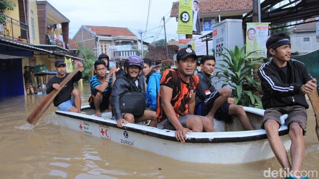 Banjir Kepung Kabupaten Bandung, Tinggi Air Mencapai Atap Rumah