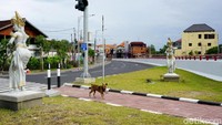 Beginilah potret jalanan di Bali saat Hari Raya Nyepi. detikcom ikut bersama para pecalang untuk berpatroli mengecek area kawasan Tol Bali Mandara yang juga berada di wilayah desa adat Tuban. 