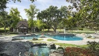 Estate ini juga mencakup tiga rumah tamu terpisah, bioskop, beberapa lumbung, kolam renang, rumah kolam renang, dan lapangan tenis. Total luas properti ini mencakup 2.698 hektar tanah. Istimewa/CNBC.